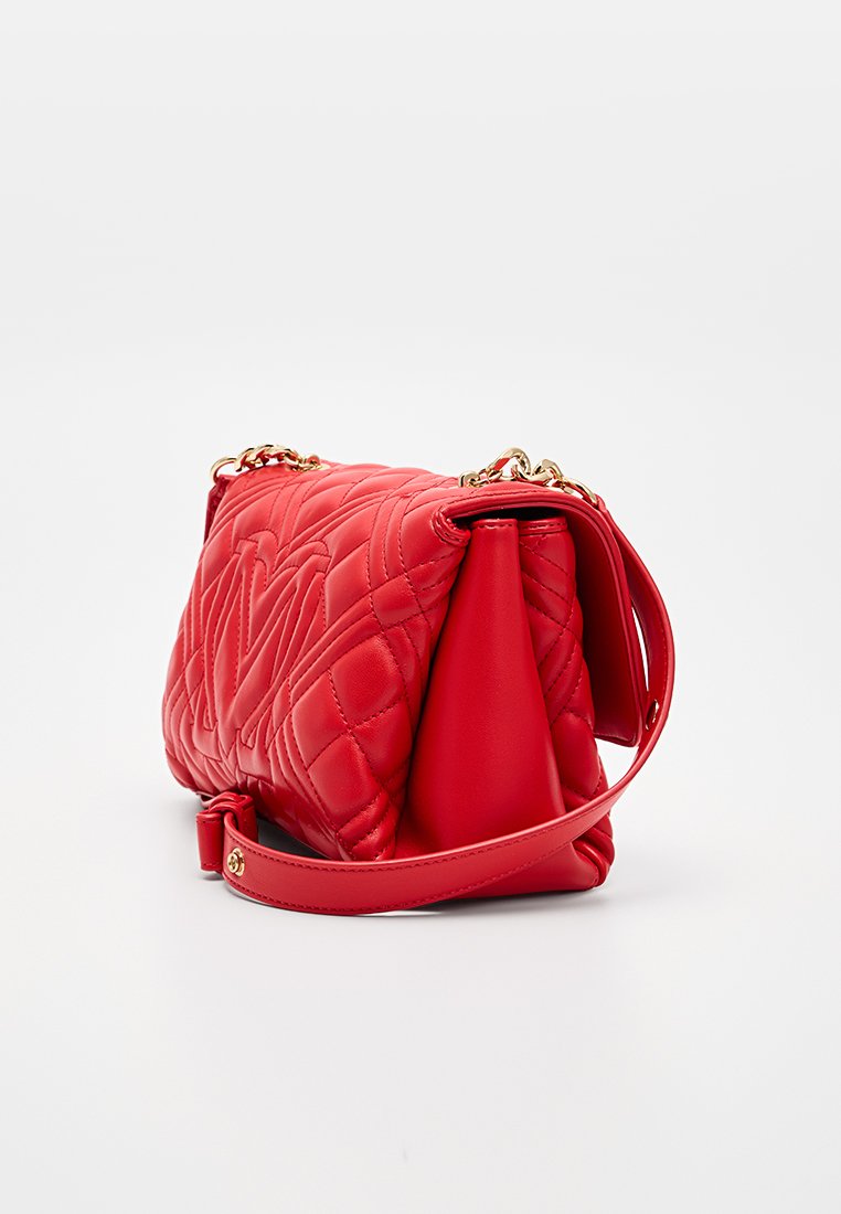 Love Moschino