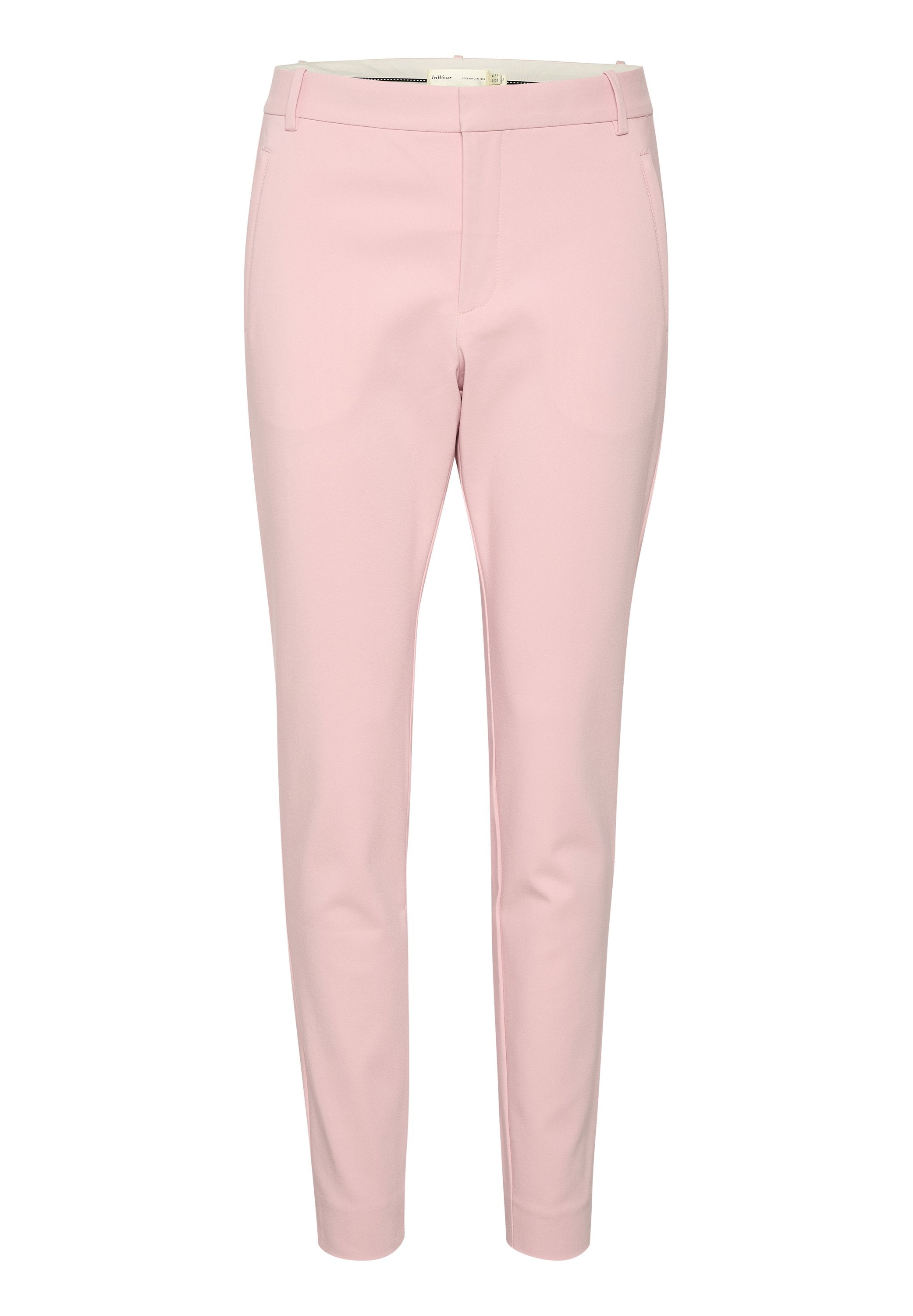 Hellrosa maßgeschneiderte Hose mit schmaler Passform, flachem Frontbereich, Gürtelschlaufen und Seitentaschen. Glatter Stoff ohne sichtbare Muster.