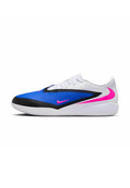 Flacher Sportschuh mit weißem, blauem und schwarzem Obermaterial, pinkfarbenen Nike-Swoosh-Logos und weißer Sohle, nach rechts auf weißem Hintergrund ausgerichtet.