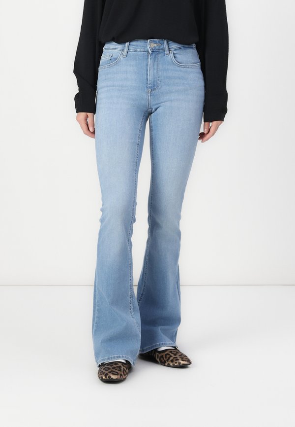 ONLY Flared fit ONLBLUSH Mid waist - Flared Jeans - light blue denim