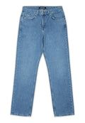 Hellblaue Denim-Jeans mit geradem Bein design, fünf Taschen und Reißverschluss. Der Stoff hat eine dezente Textur mit sichtbaren Nähten.