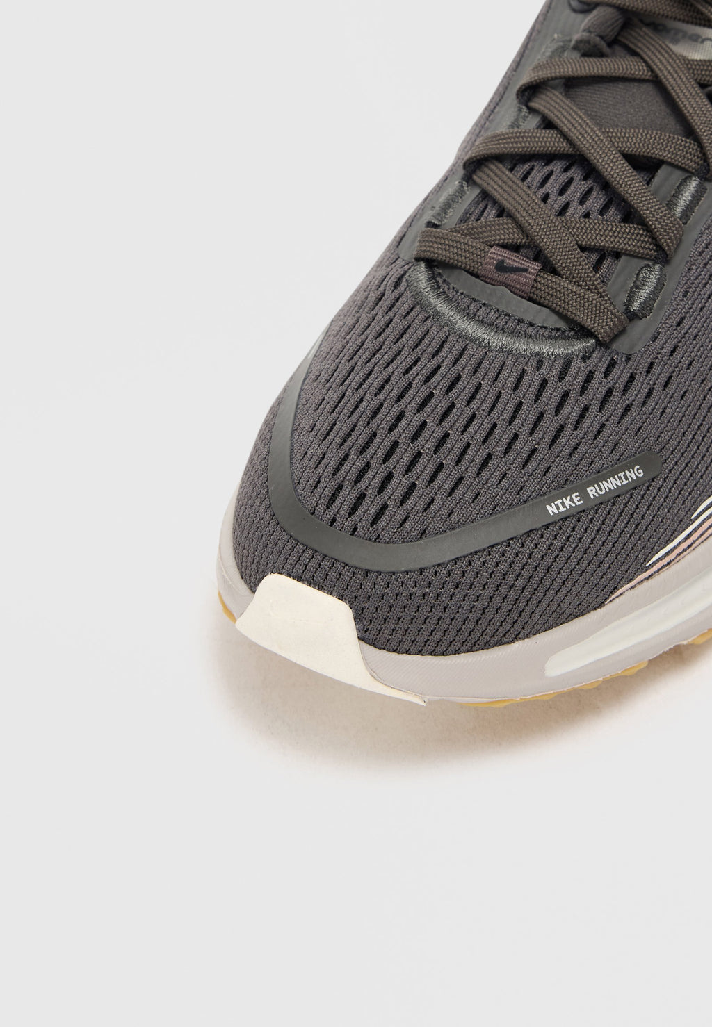 Nike Performance VOMERO 18 UNISEX
