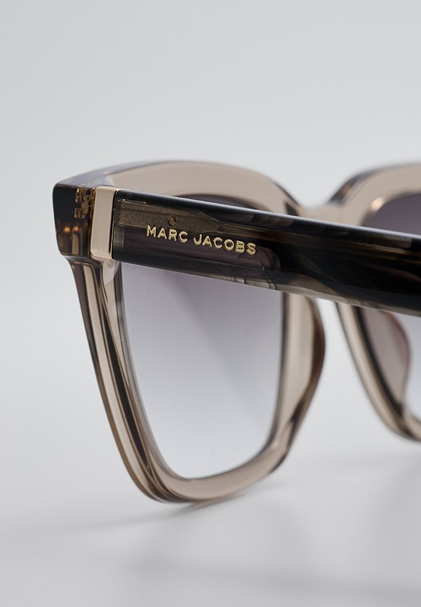MARC JACOBS