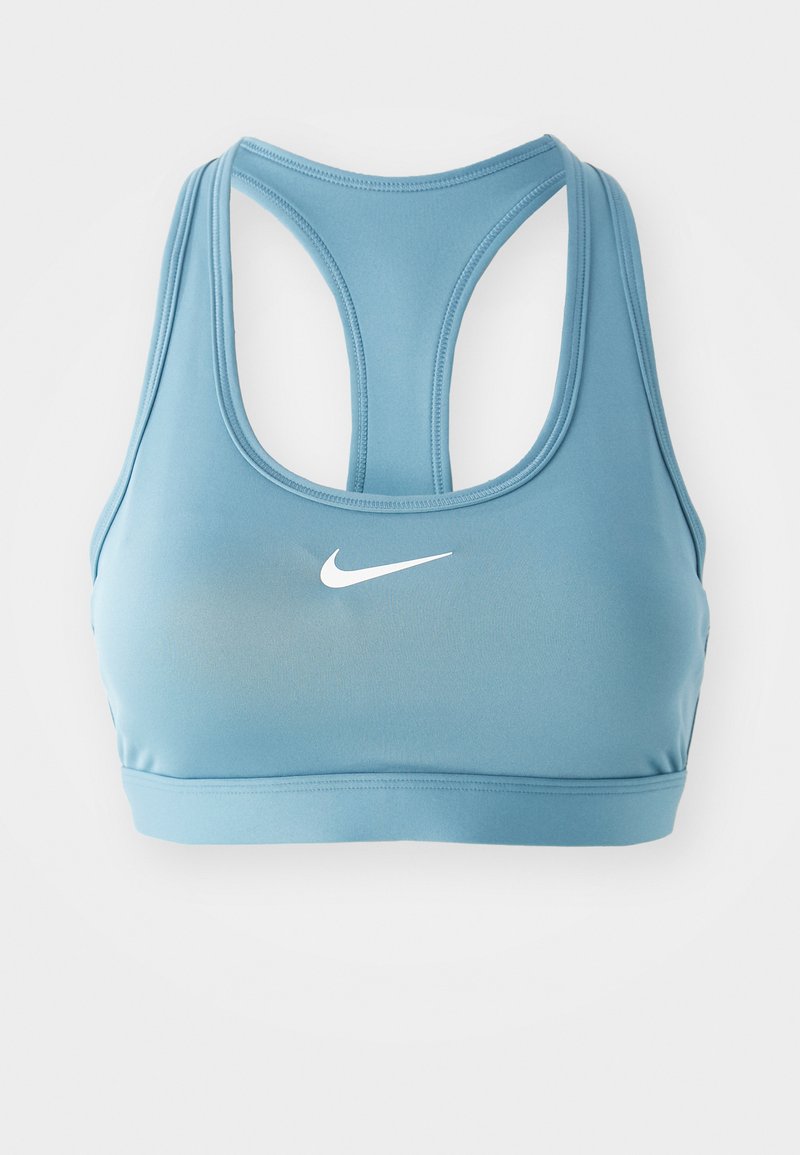 Blauer Sport-BH mit Racerback-Design, aus glattem Stoff gefertigt und mit einem weißen Nike-Logo auf der Vorderseite.