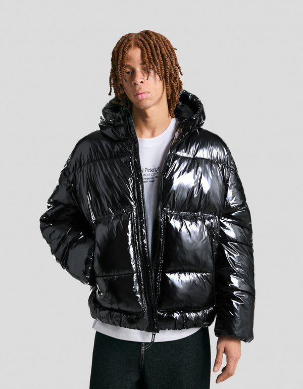 Bershka SHINY PUFFER WITH HOOD - Winter jacket - black