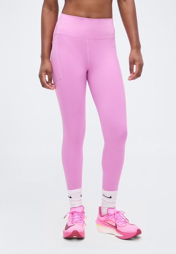 Nike Performance SWIFT