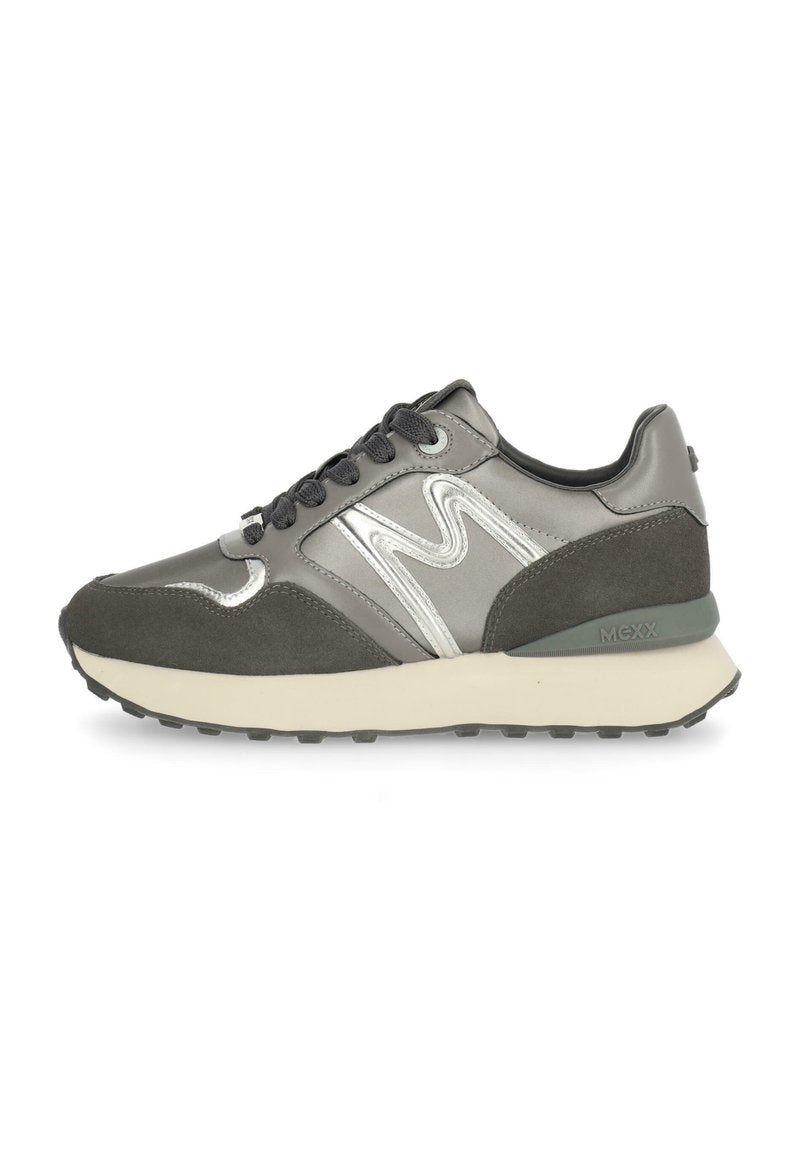 Graue Sneaker aus einer Kombination von Leder und Wildleder. Verfügt über silberne Akzente, eine strukturierte Zwischensohle und dunkle Schnürsenkel.