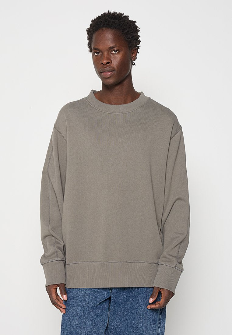 Études RELAXED FIT