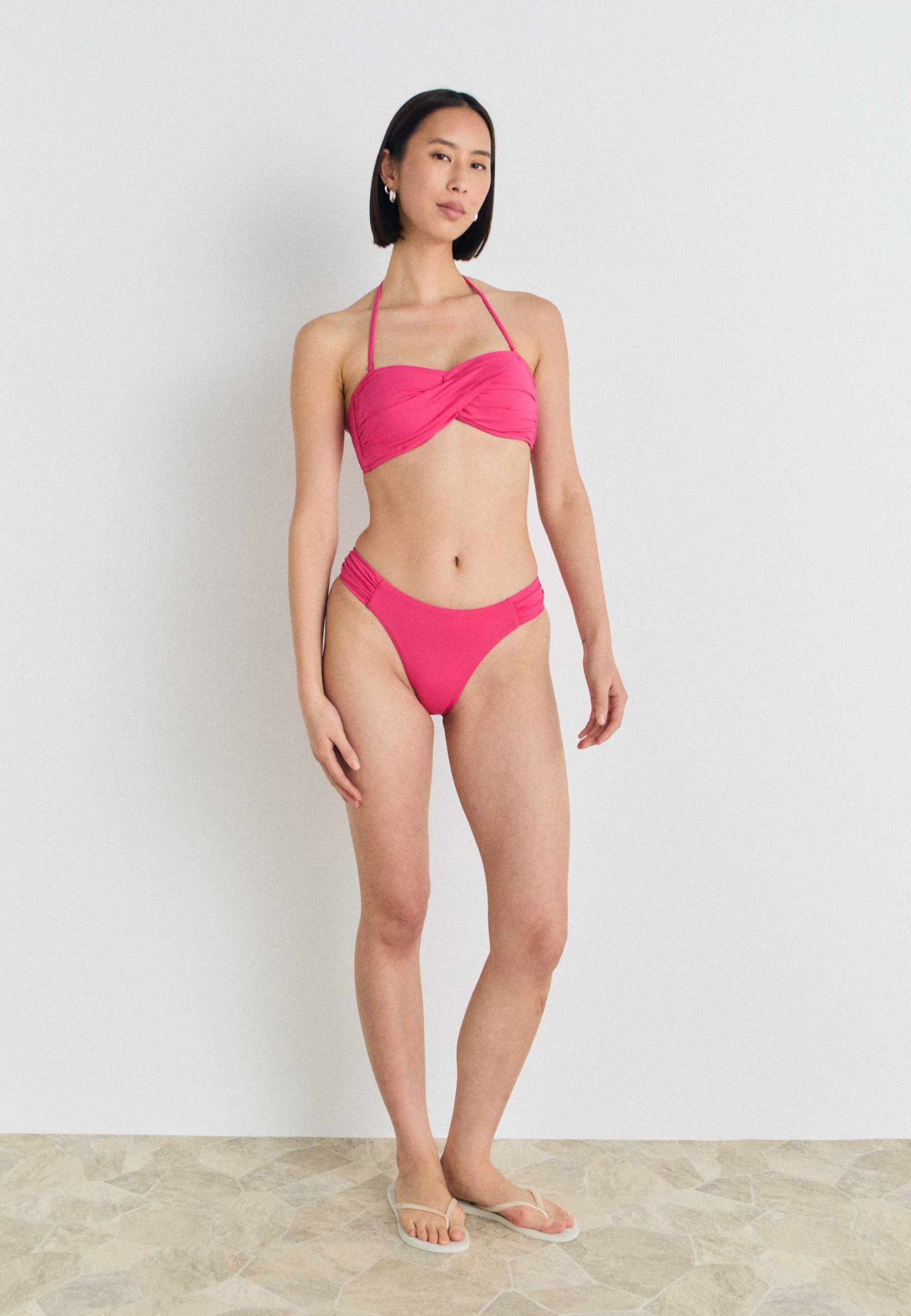 COLLECTIVE HIGH LEG RUCHED SIDE PANT Media 2