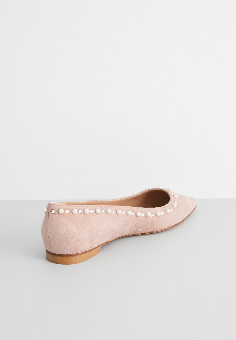 Stuart Weitzman STUART