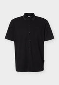 Schwarzes, kurzärmeliges Poloshirt zum Knöpfen mit Kragen, strukturierter Stoff und dezentem Schott-Logo auf der Brust und am Seitenschild.