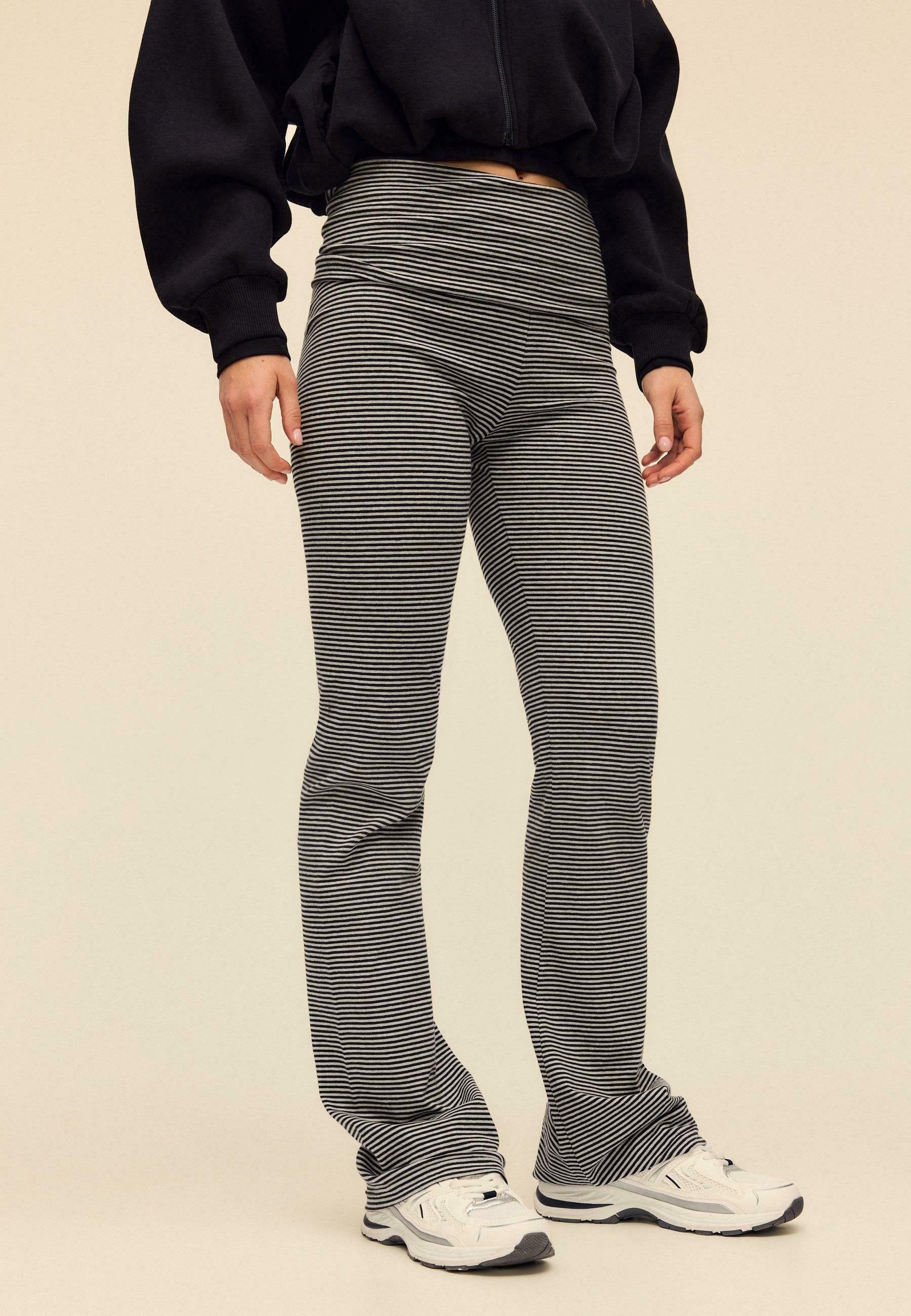 Stradivarius STRIPED BELL BOTTOM