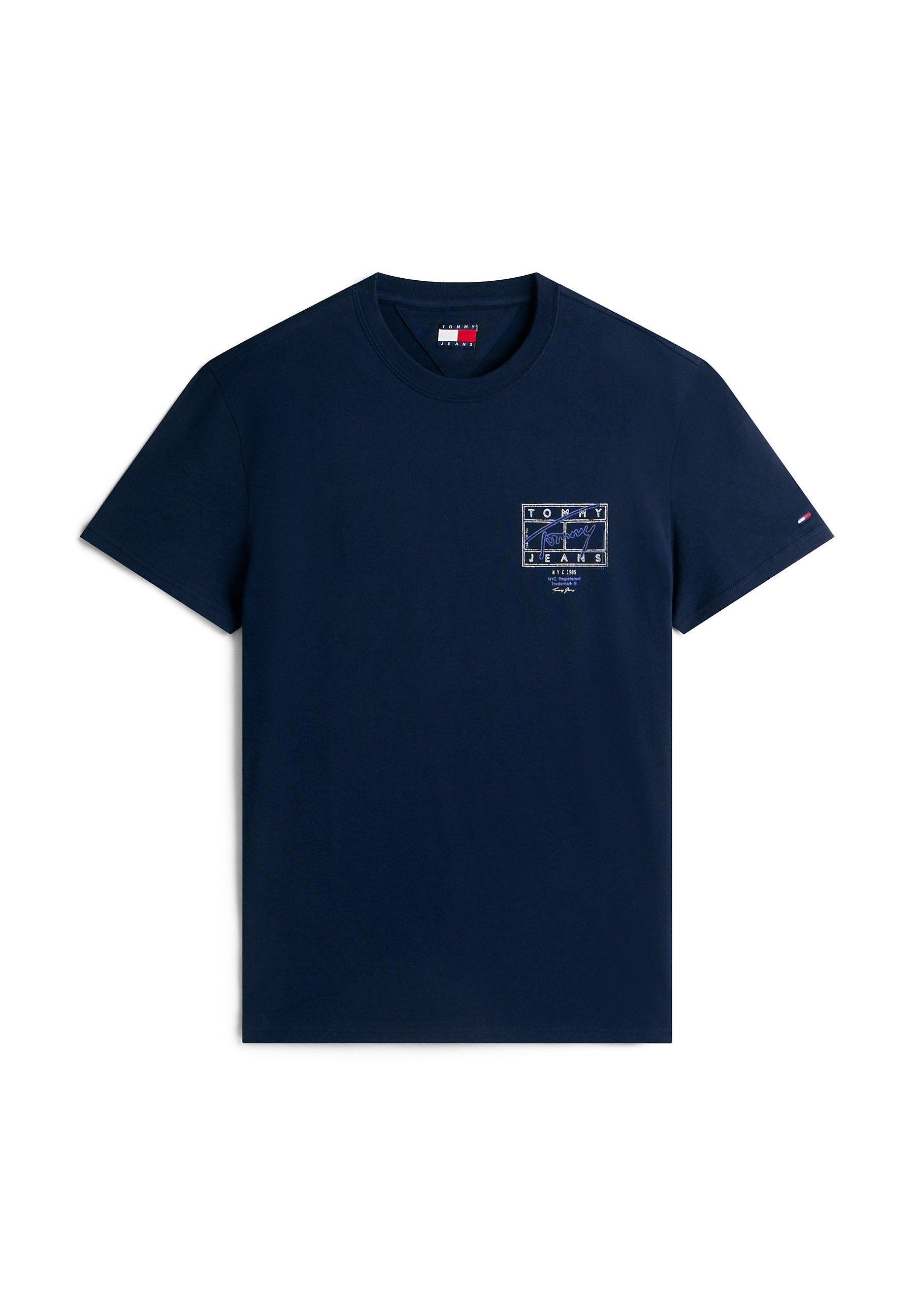 Marineblaues Baumwoll-T-Shirt mit einem weißen und blauen aufgedruckten Logo auf der linken Brusttasche. Klassischer Rundhalsausschnitt und kurze Ärmel.
