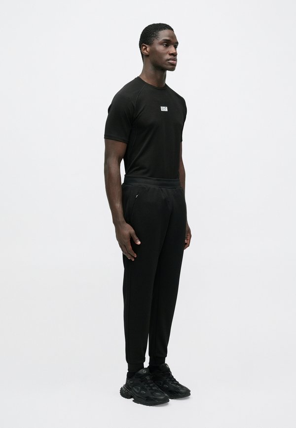 EA7 Emporio Armani TRAIN SOCCER PANT