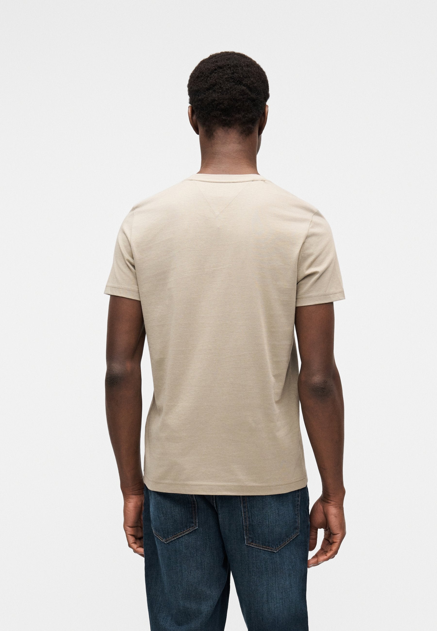 LOGO TEE Media 4