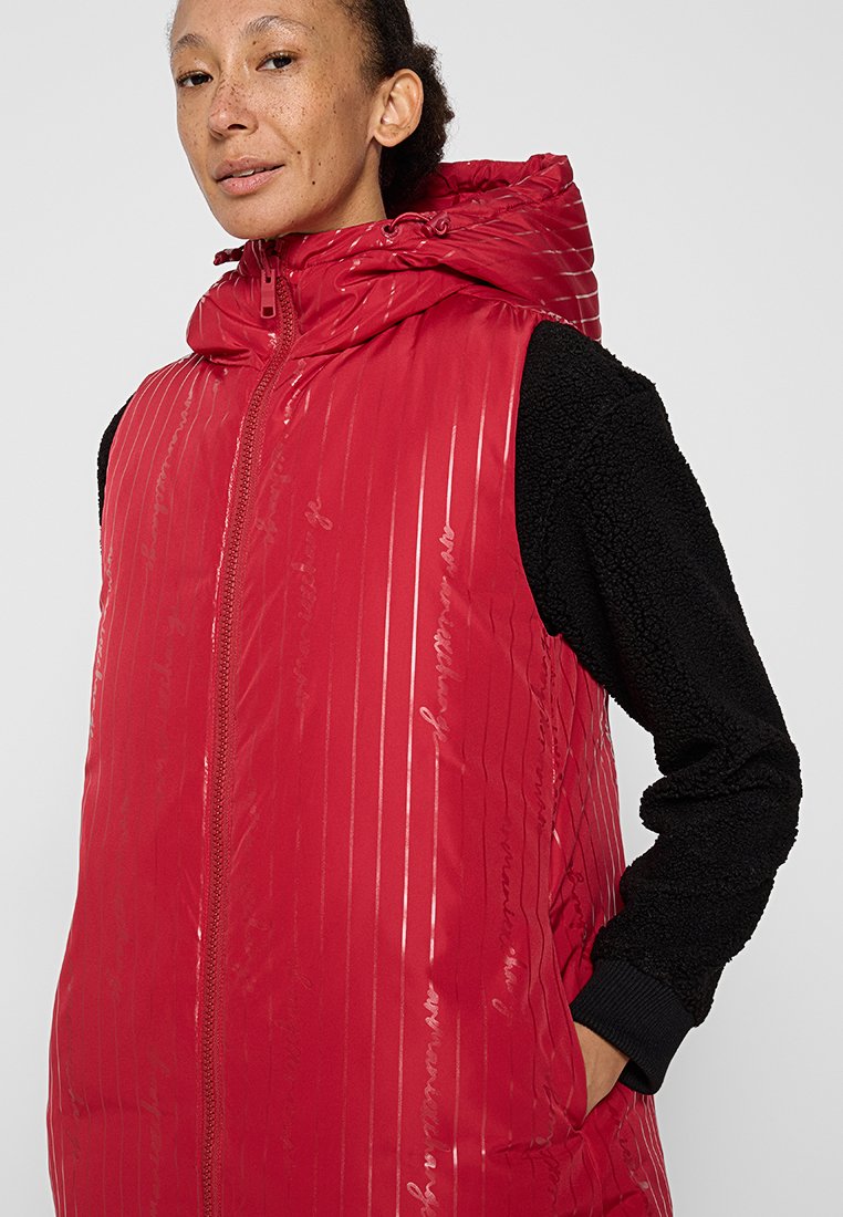 Armani Exchange Weste Media 5