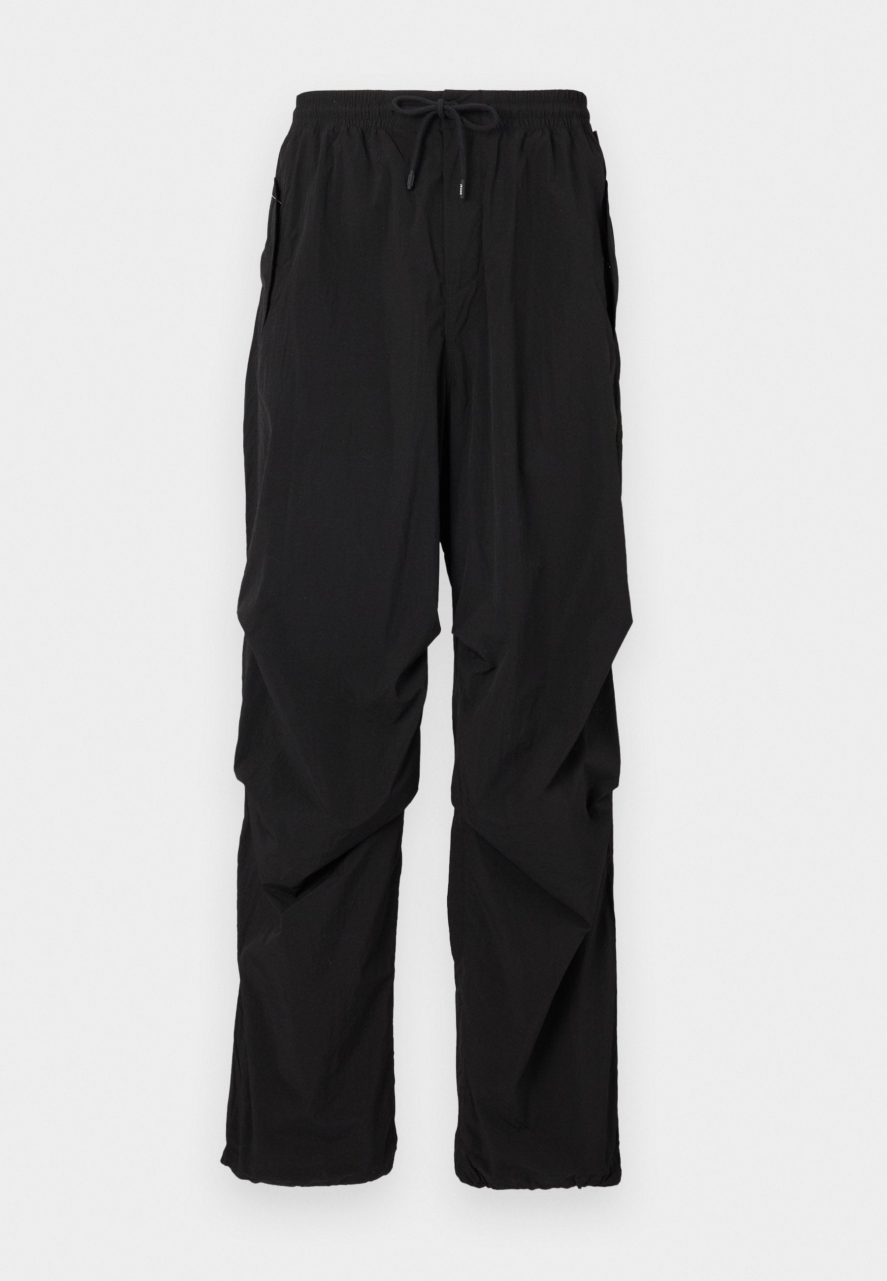 Schwarze leichte Hosen mit einem elastischen Bund und verstellbarem Kordelzug. Verfügt über Seitentaschen und eine lockere Passform für zusätzlichen Komfort.