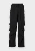Schwarze leichte Hosen mit einem elastischen Bund und verstellbarem Kordelzug. Verfügt über Seitentaschen und eine lockere Passform für zusätzlichen Komfort.