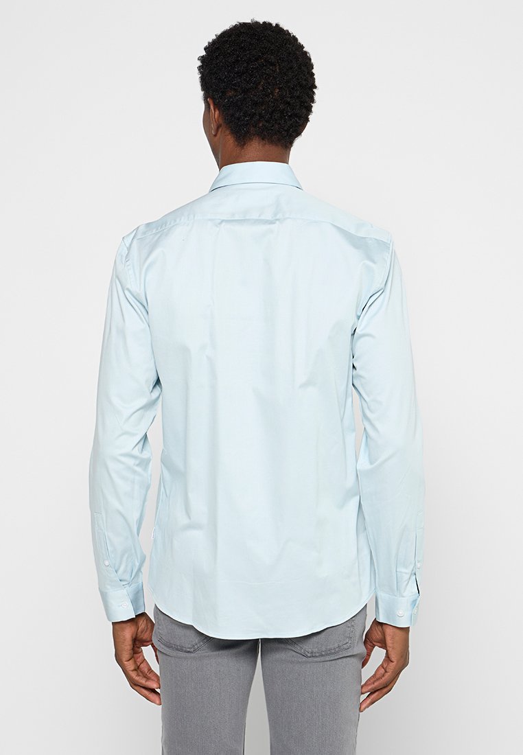 SLIM FIT 2 PACK Media 2