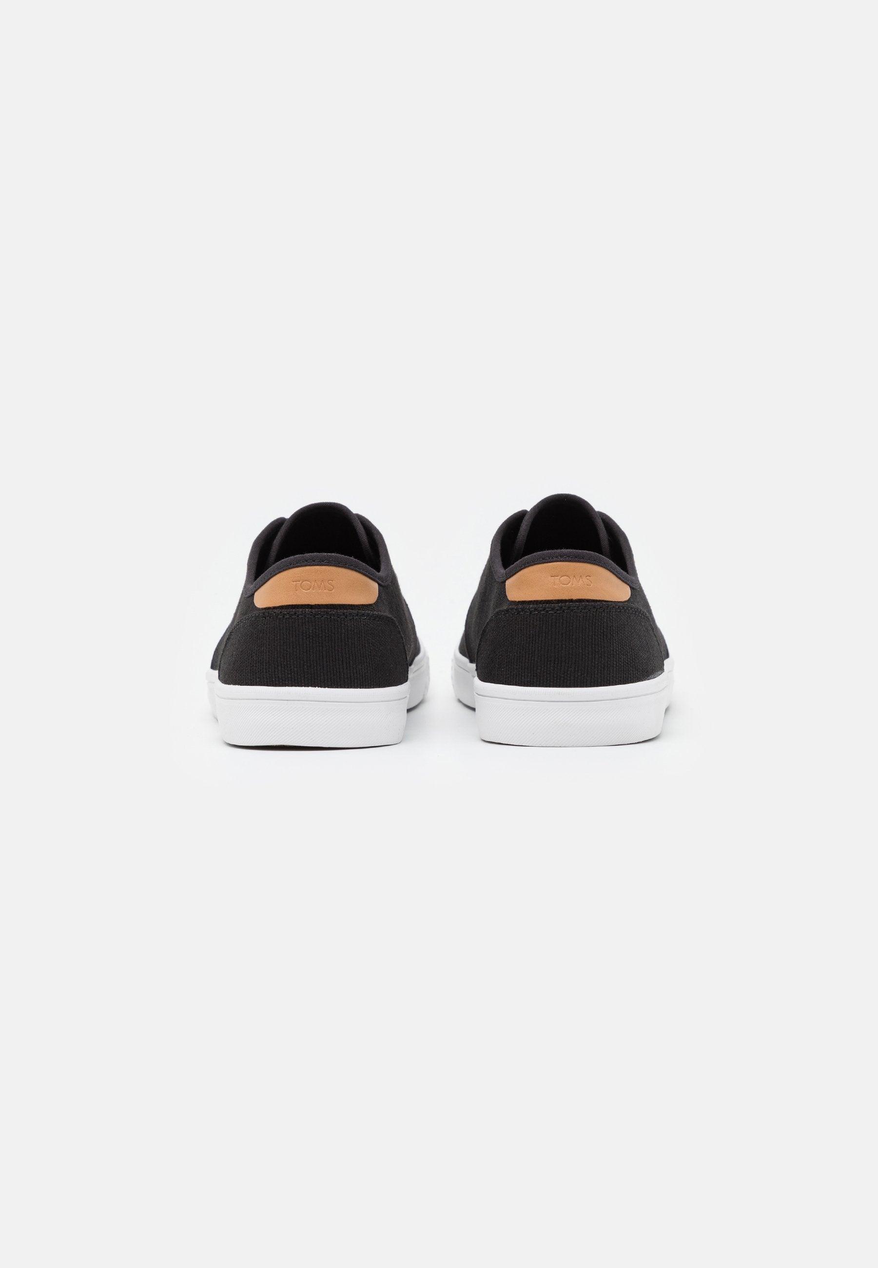 TOMS CARLO
