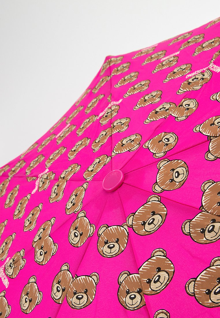 MOSCHINO