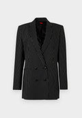Schwarze doppelt knöpfbare Blazerjacke mit weißen Streifen, scharfen Revers, langen Ärmeln, strukturiertem Stoff und Taschen auf der Vorderseite.