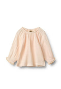 Helles rosa Bluse aus weichem, strukturiertem Stoff, mit einem gerafften Ausschnitt und puffärmel mit Spitze. Lockere Passform.
