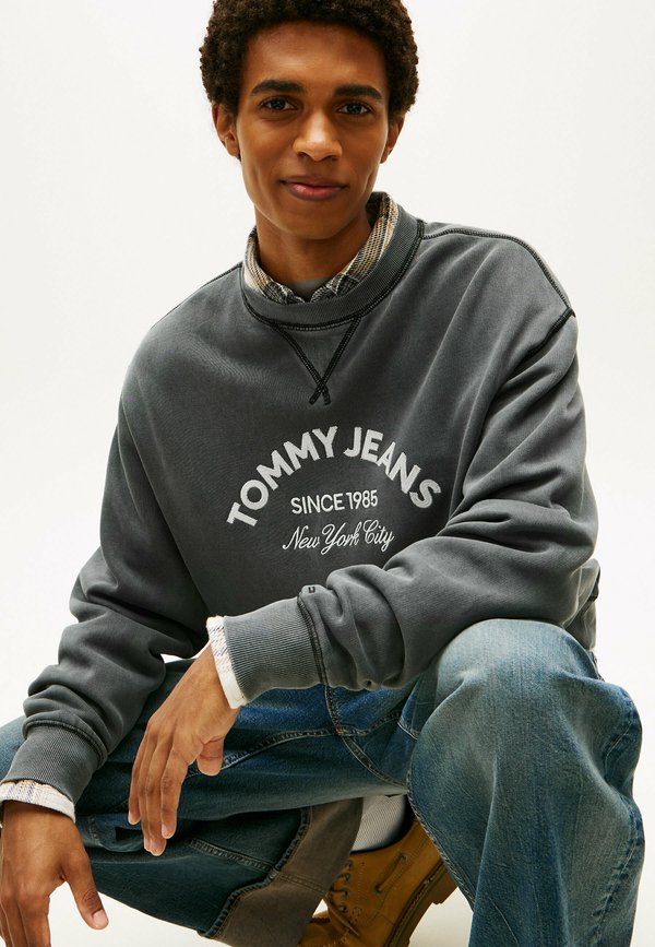 Tommy Jeans ARCH LOGO APPLIQUÉ WASHED