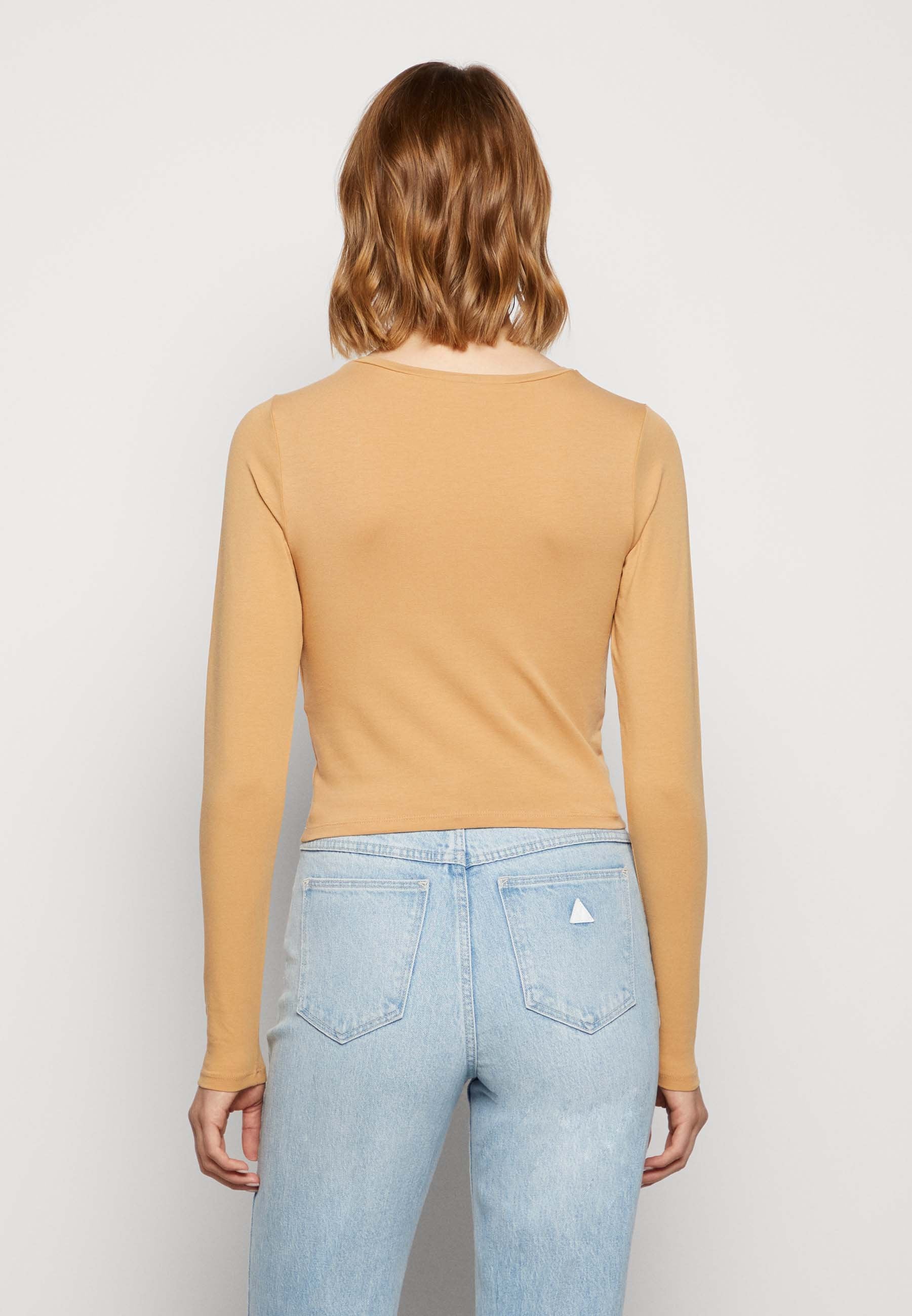 Hollister Co. DIAGONAL CUTOUT
