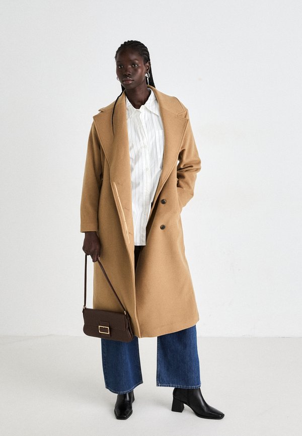 Lee COAT