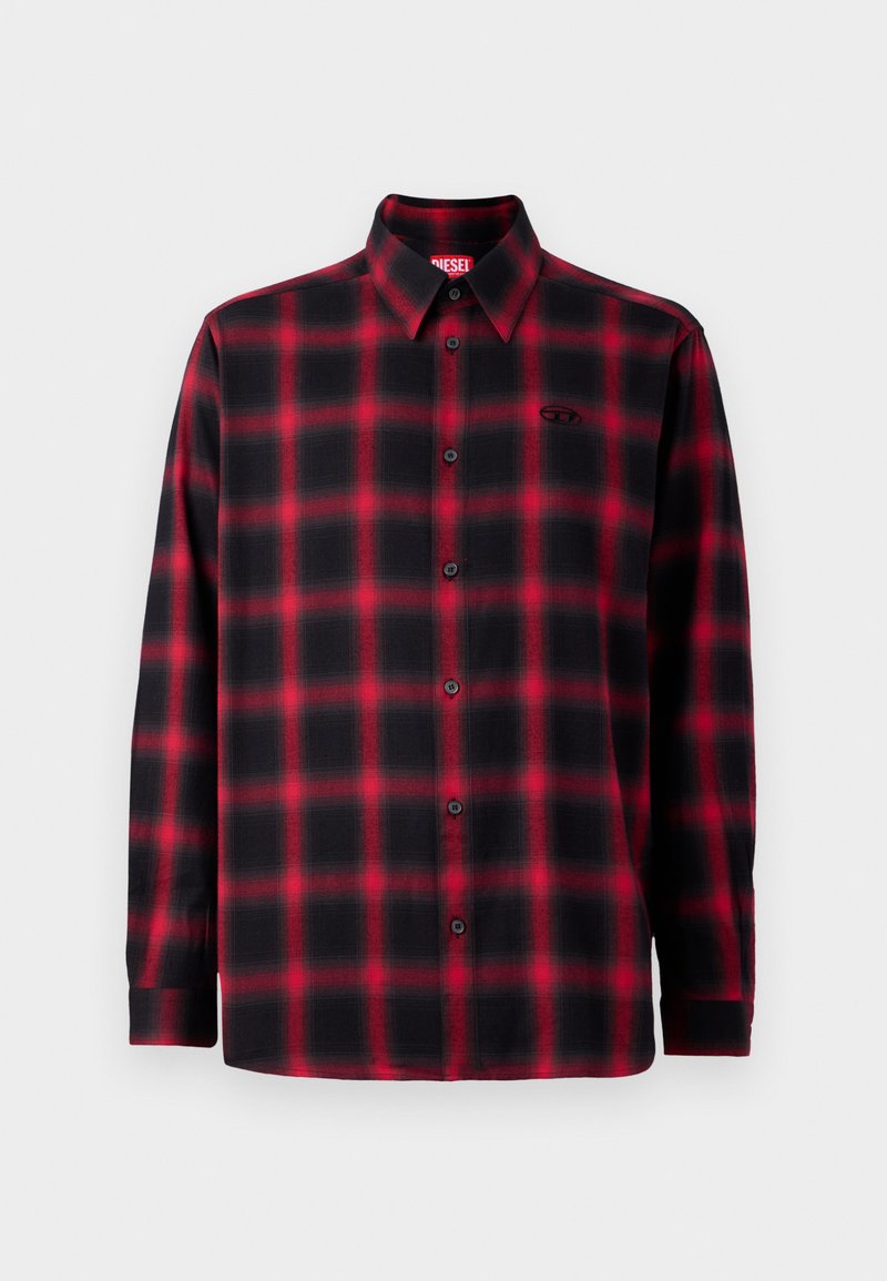 Schwarz-rotes karierter Flanellhemd mit langen Ärmeln, Knopfleiste, spitzem Kragen und kleinem Logo auf der linken Brust.
