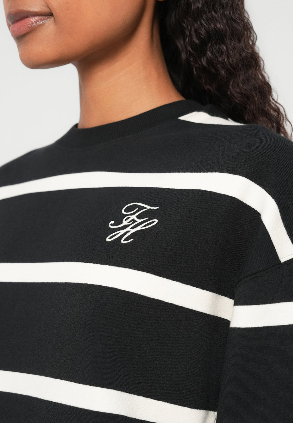 LOGO EMBROIDERY TERRY CREW NECK SWEATSHIRT Media 6