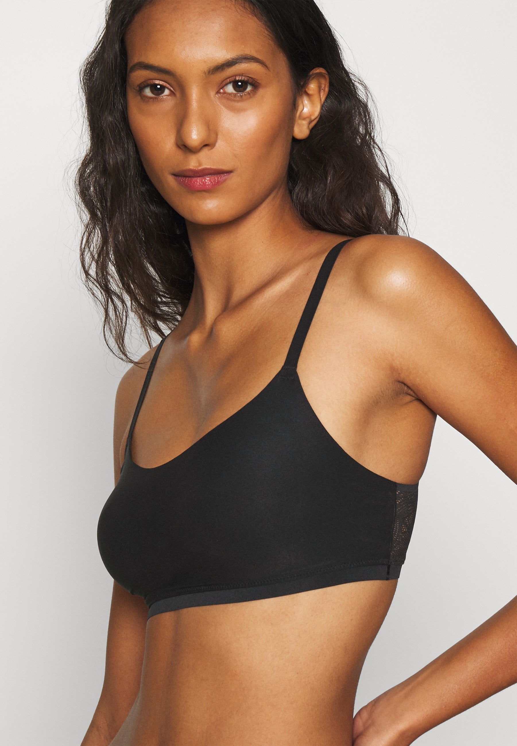 Chantelle Bustier Media 5