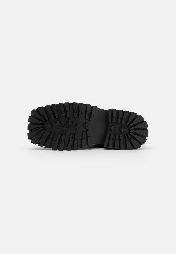 DKNY FARREN COMBAT BOOT