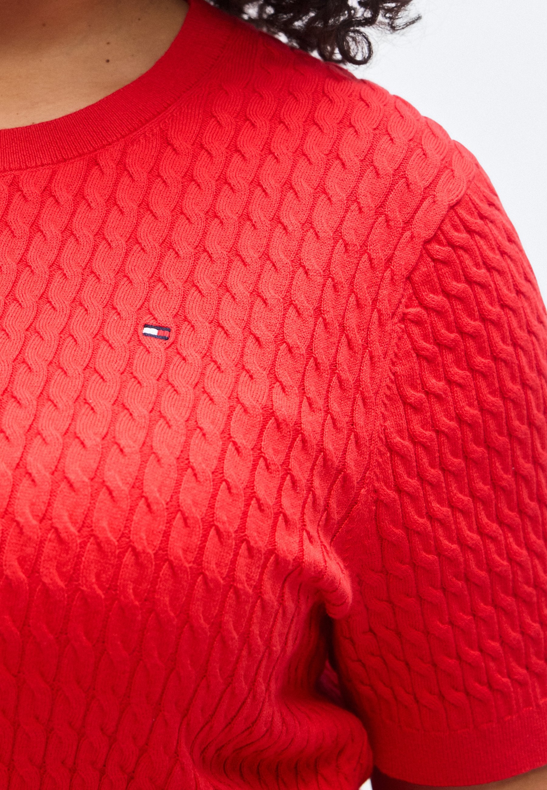 CURVE CABLE KNIT SHORT SLEEVE JUMPER Media 6