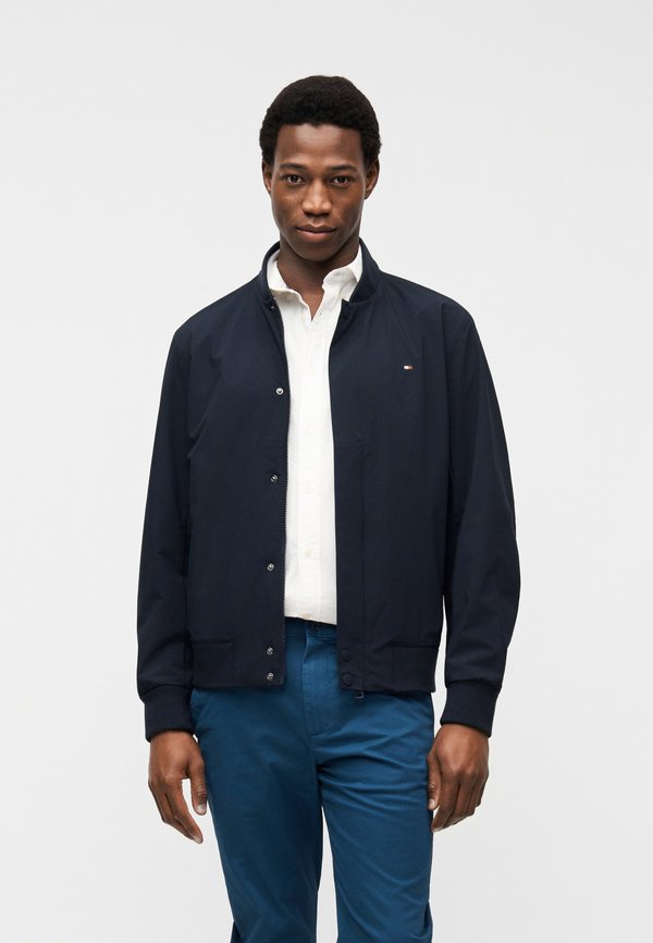 Tommy Hilfiger PERFORMANCE WATER REPELLENT RELAXED BOMBER JACKET - Light jacket - desert sky
