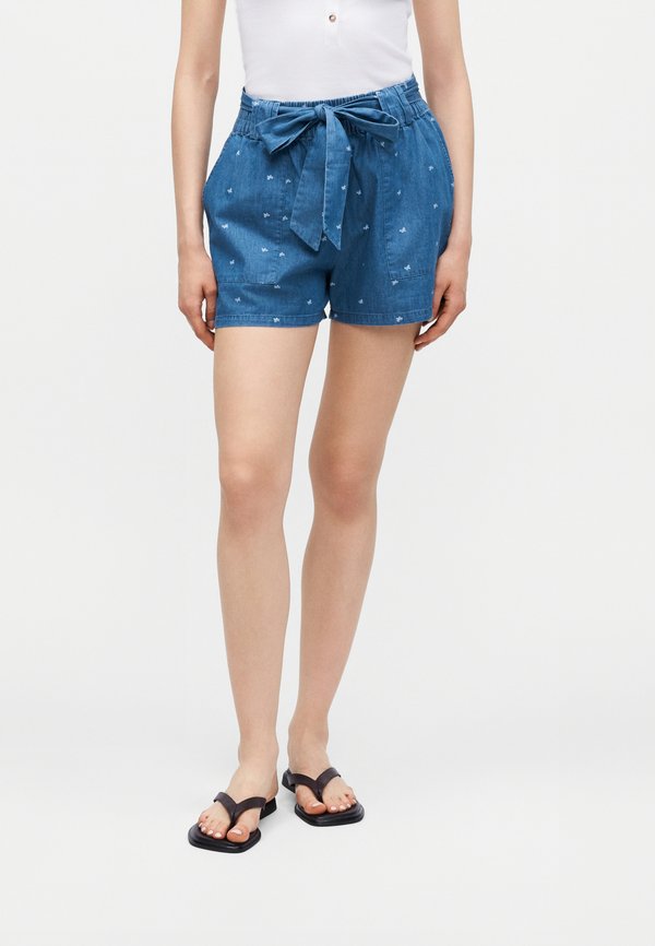 ONLY ONLNOVA AZURE TALIA SHORTS - Denim shorts - medium blue denim aop:bow