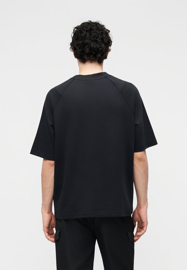 Umbro ICONIC BOXY TEE
