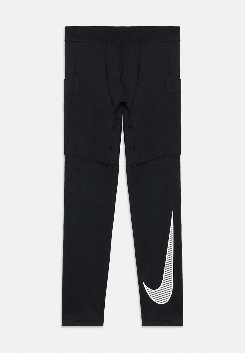 Schwarze Sporthose aus dehnbarem Material mit schmalem Schnitt. Verfügt über ein weißes Nike-Logo und Seitentaschen. Glatte Textur überall.