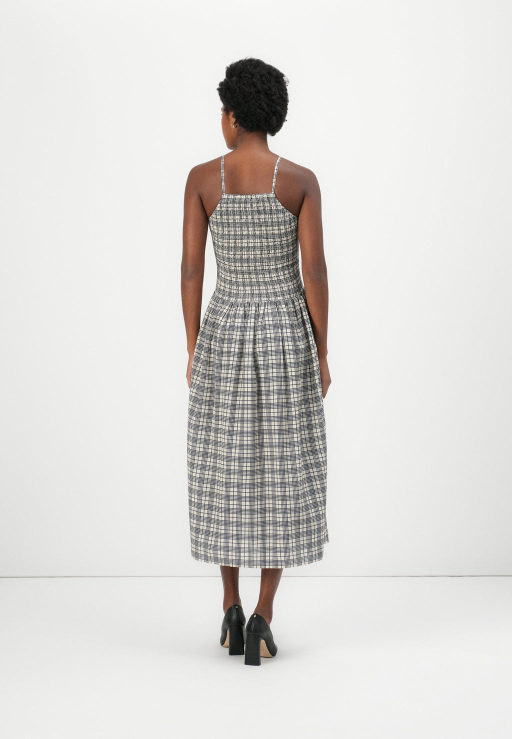 SHIRRED SLEEVELESS MIDI DRESS Media 4