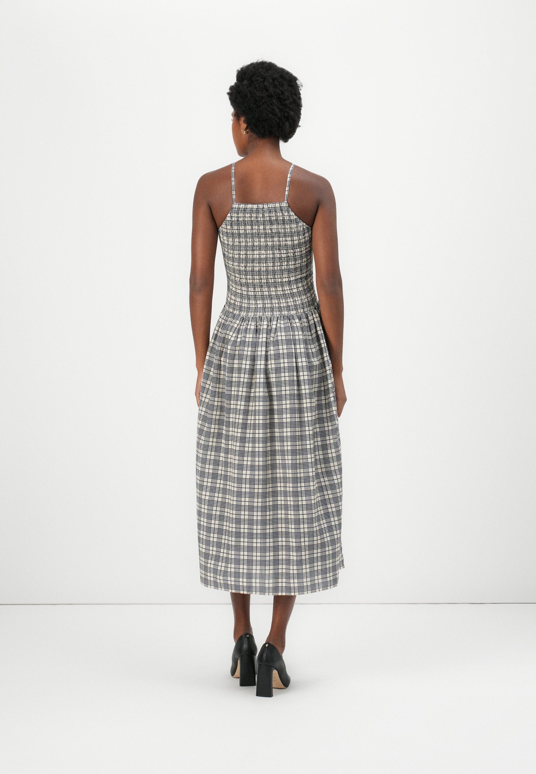 SHIRRED SLEEVELESS MIDI DRESS Media 4