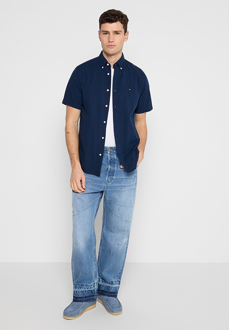 REGULAR FIT Media 2