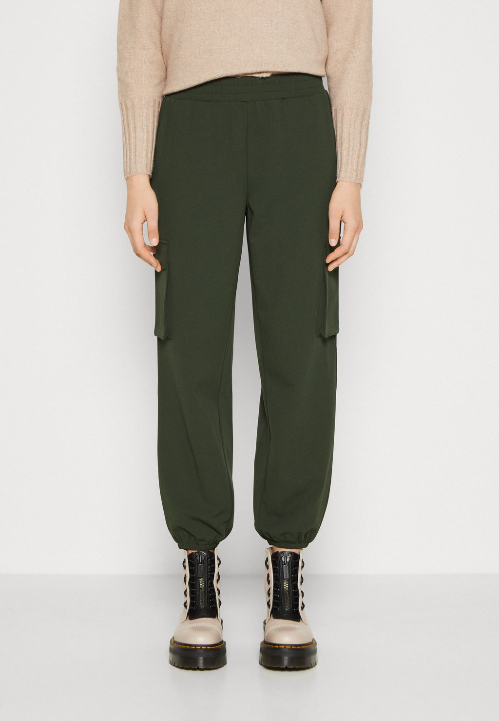 ONLOLA PANT Media 3