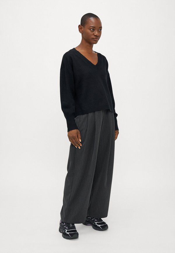 Vero Moda Petite VMJUPITER V NECK