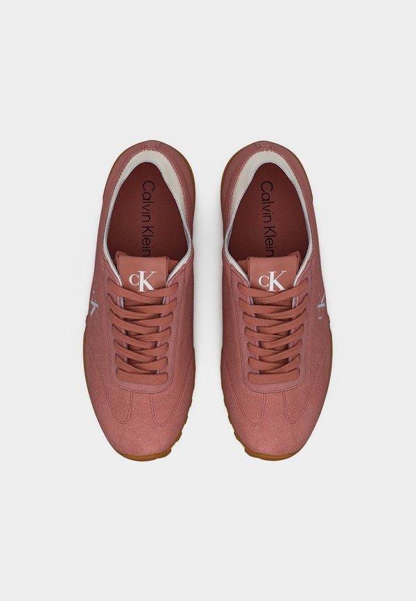 Calvin Klein LOW PROFILE RUN MG SUE DB LACES