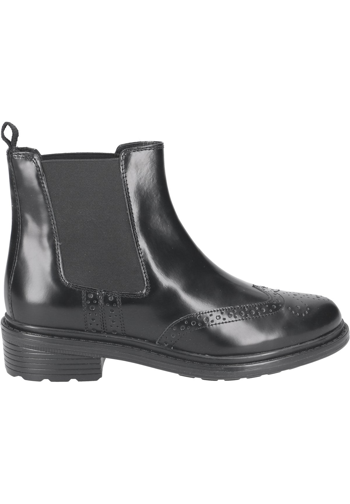 Schwarze Leder-Chelsea-Boots mit elastischen Seiteneinsätzen, Brogue-Verzierungen auf dem Obermaterial und einem niedrigen Blockabsatz. Glatte, glänzende Textur.