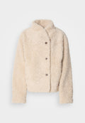 Beige, weiche Fleecejacke mit Stehkragen, fünf Knöpfen und einem leicht verkürzten Schnitt. Weiches, strukturiertes Material mit einem gemütlichen Aussehen.