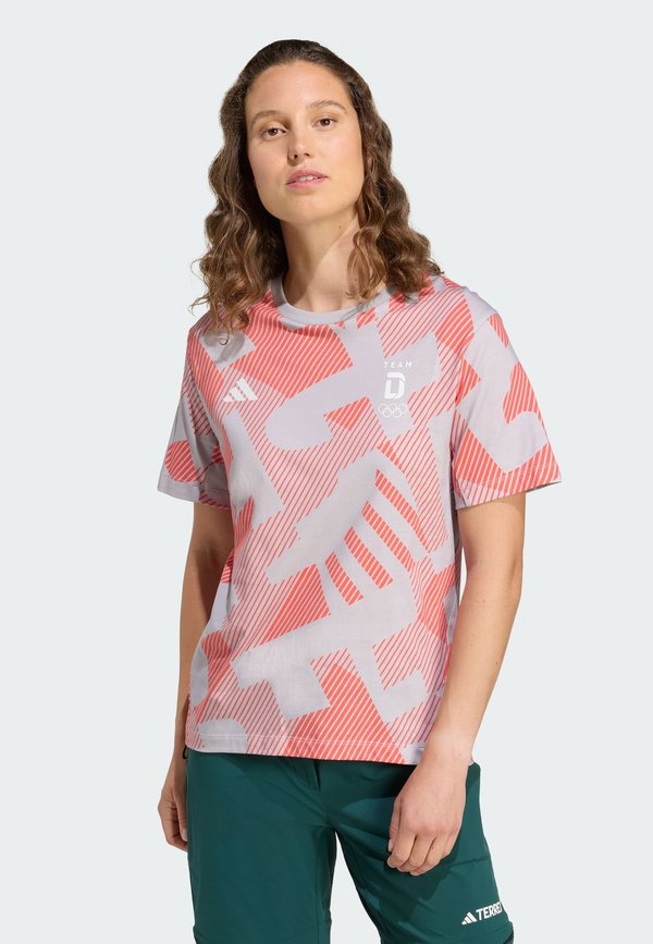 adidas Performance TEAM D ALLOVER PRINTED - Sports T-shirt - glory grey   semi lucid red