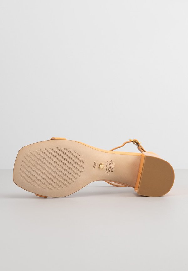 Stuart Weitzman NUDISTCURVE