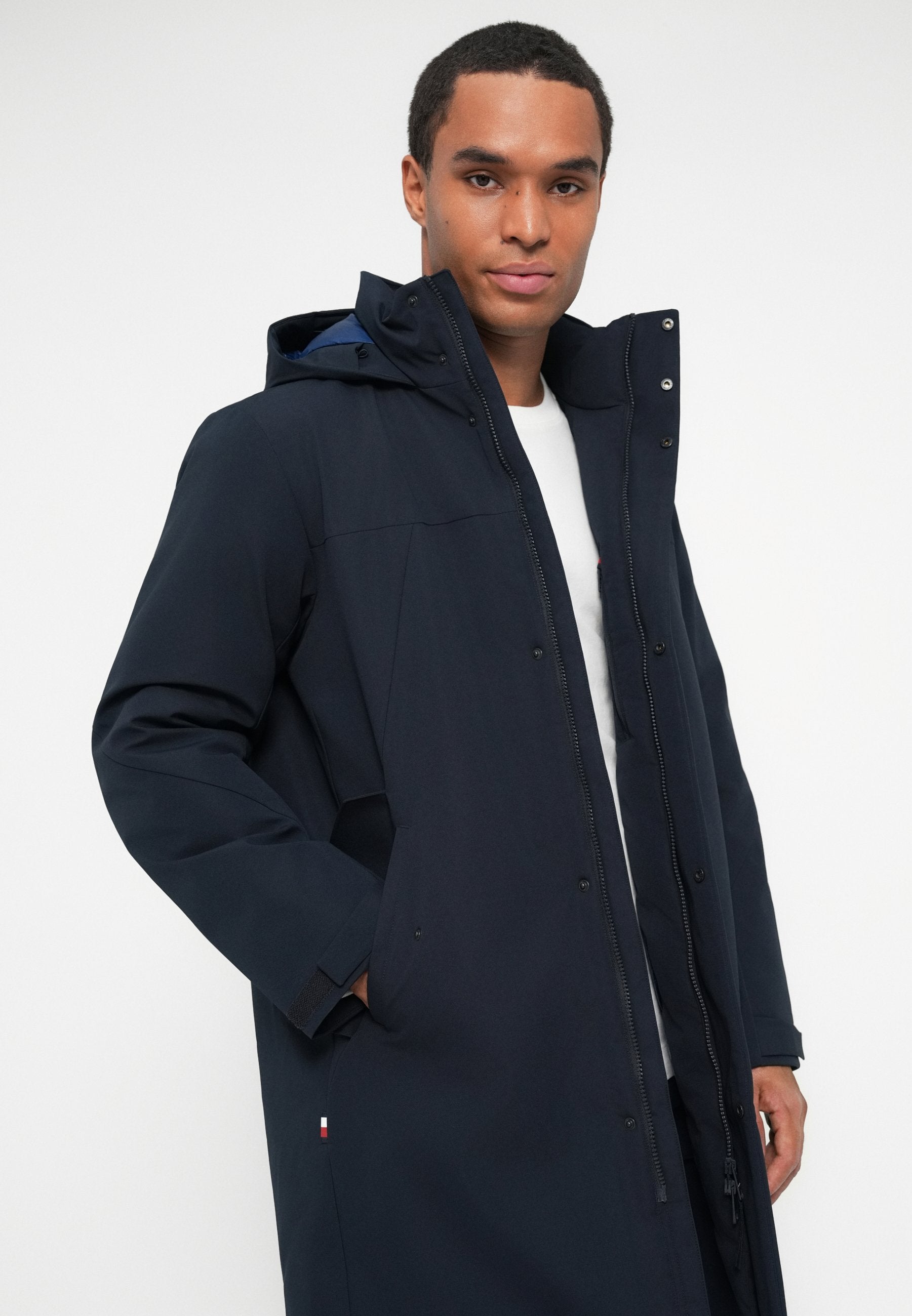 TECH HOODED PADDED Media 5